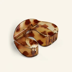 Leopard hårklämma - Hårklämma från bikbok. 6,5 cm lång. använd ”köp nu”. 7/7-2025