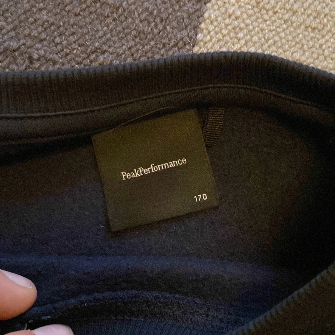 Mörkblå Peak Performance sweatshirt - 1