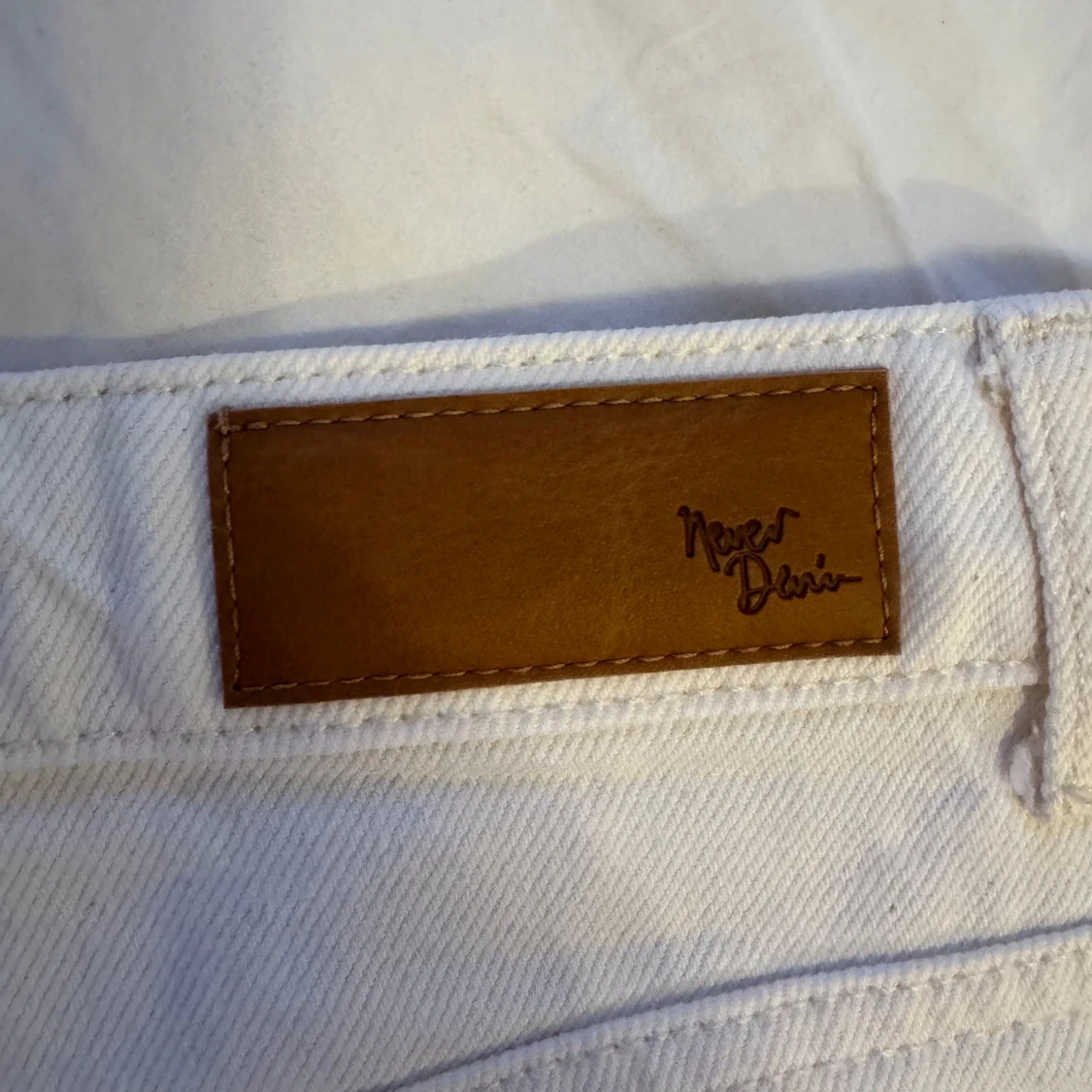 Vita raka jeans från Never Denim - 2