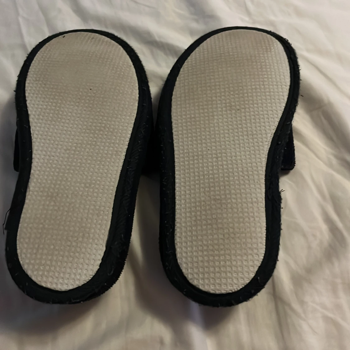 Svarta tofflor från Gant med brodyr - 1