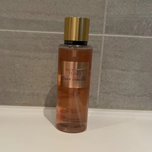 Victoria’s Secret  - Bodymist från Victoria’s Secret i doften Bare Vanilla