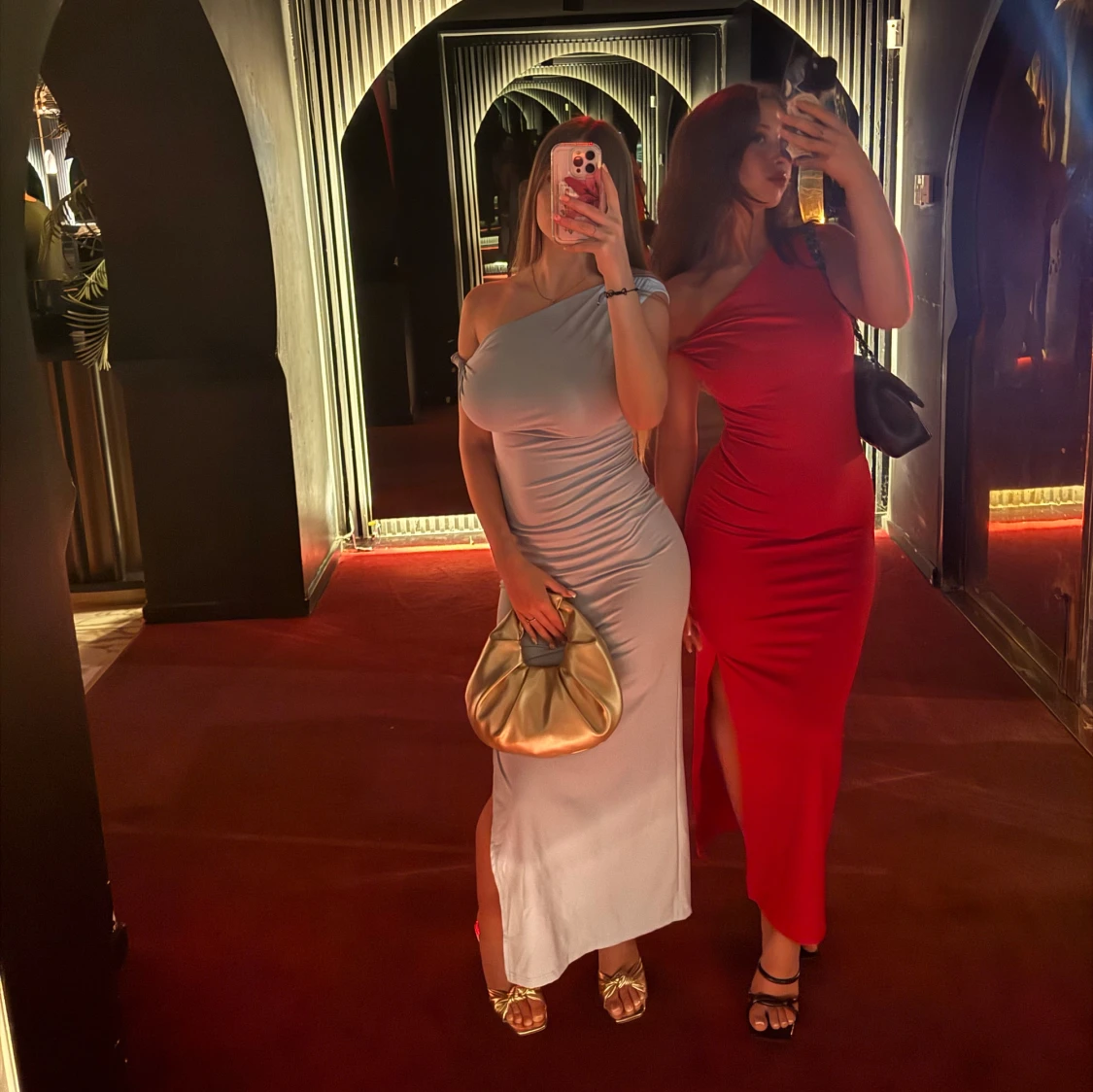 Ljusblå och röd offshoulder långklänning, jag säljer båda - 1