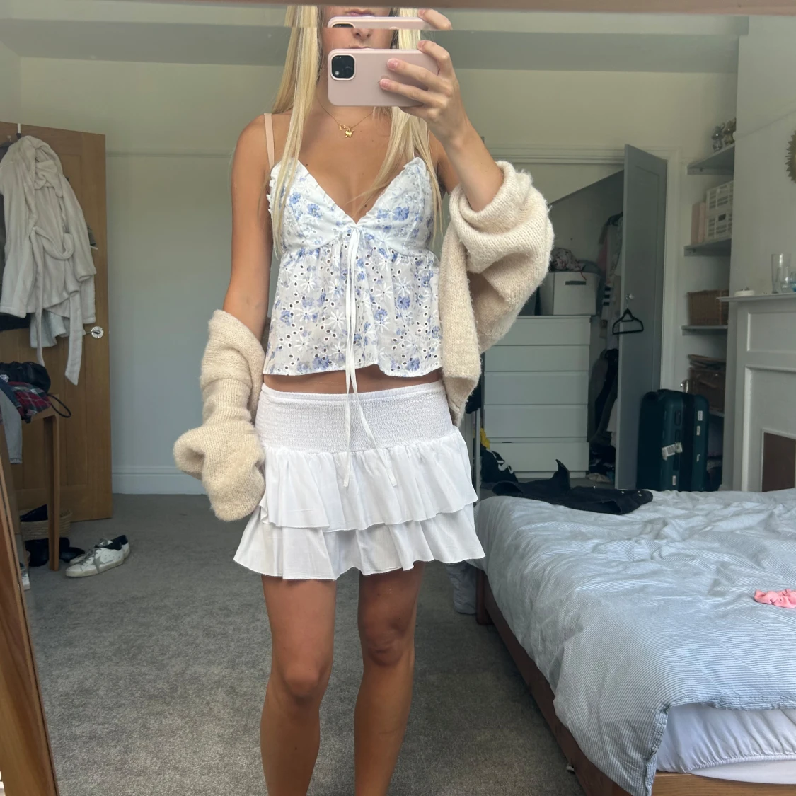 Vit volangkjol med smock - 2