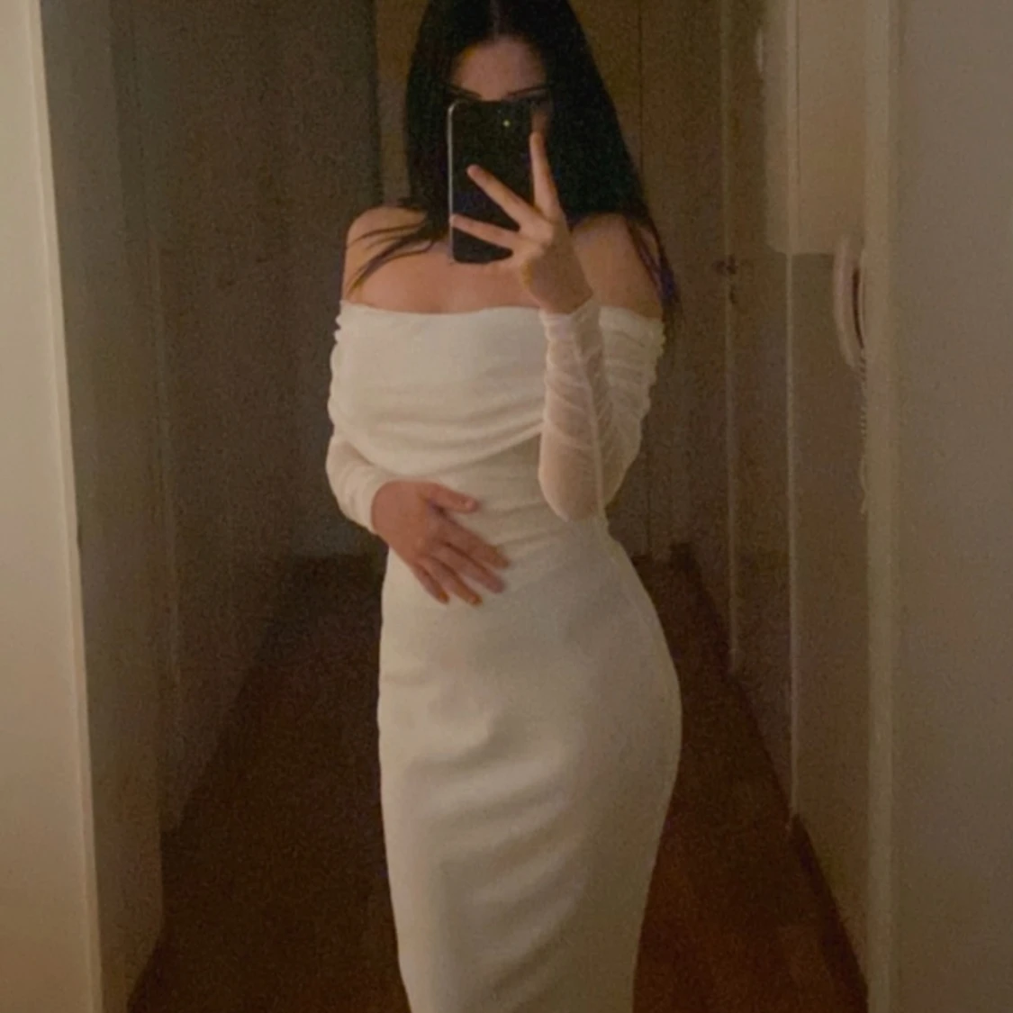 Vit offshoulder långklänning (lätt genomskinlig) - 2