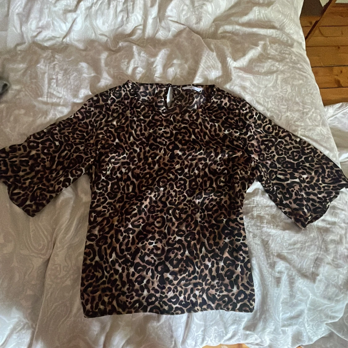 Leopardmönstrad blus från Ellos - 1