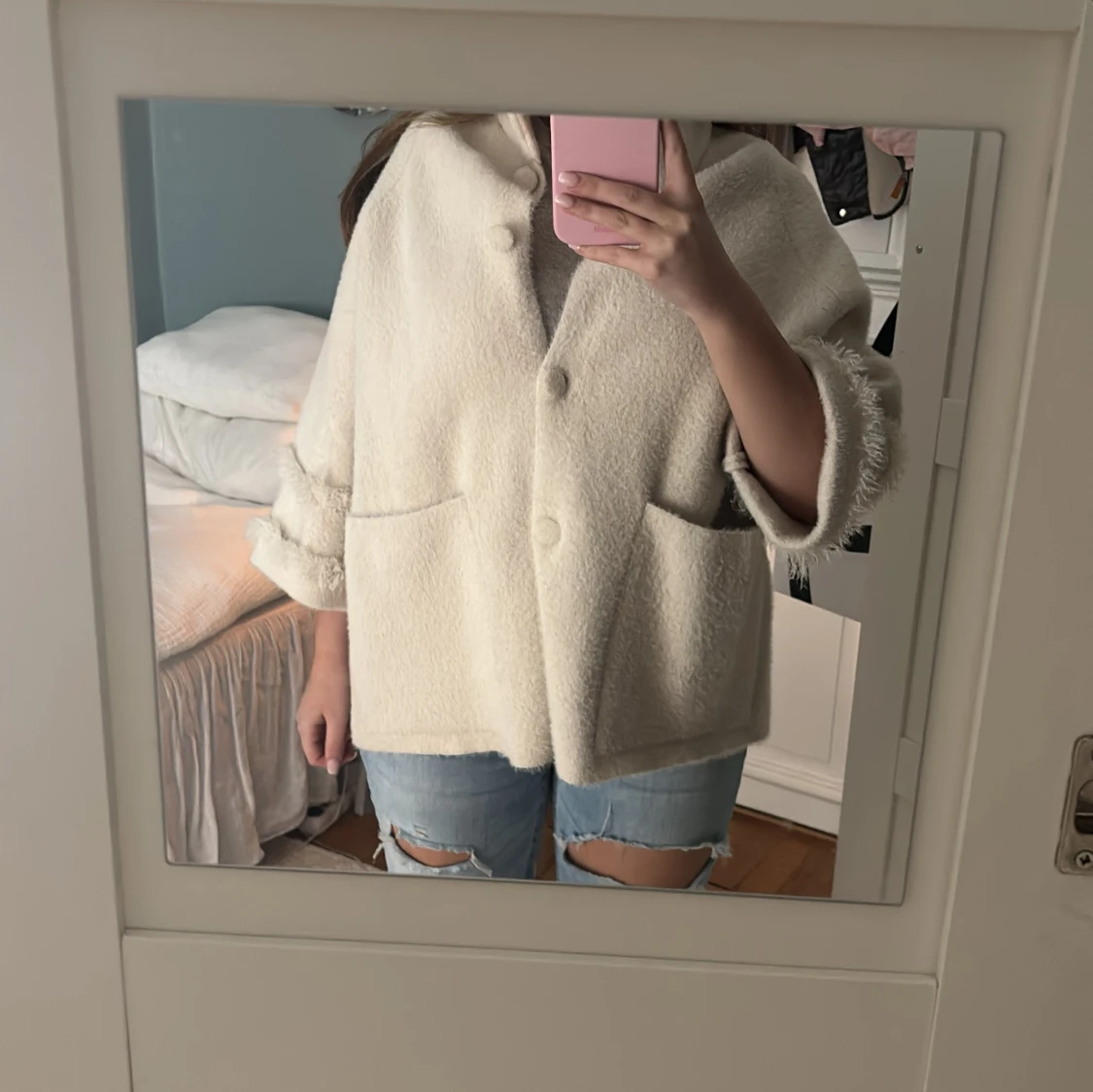 Vit oversized ulljacka med knappar från Jackie - 1