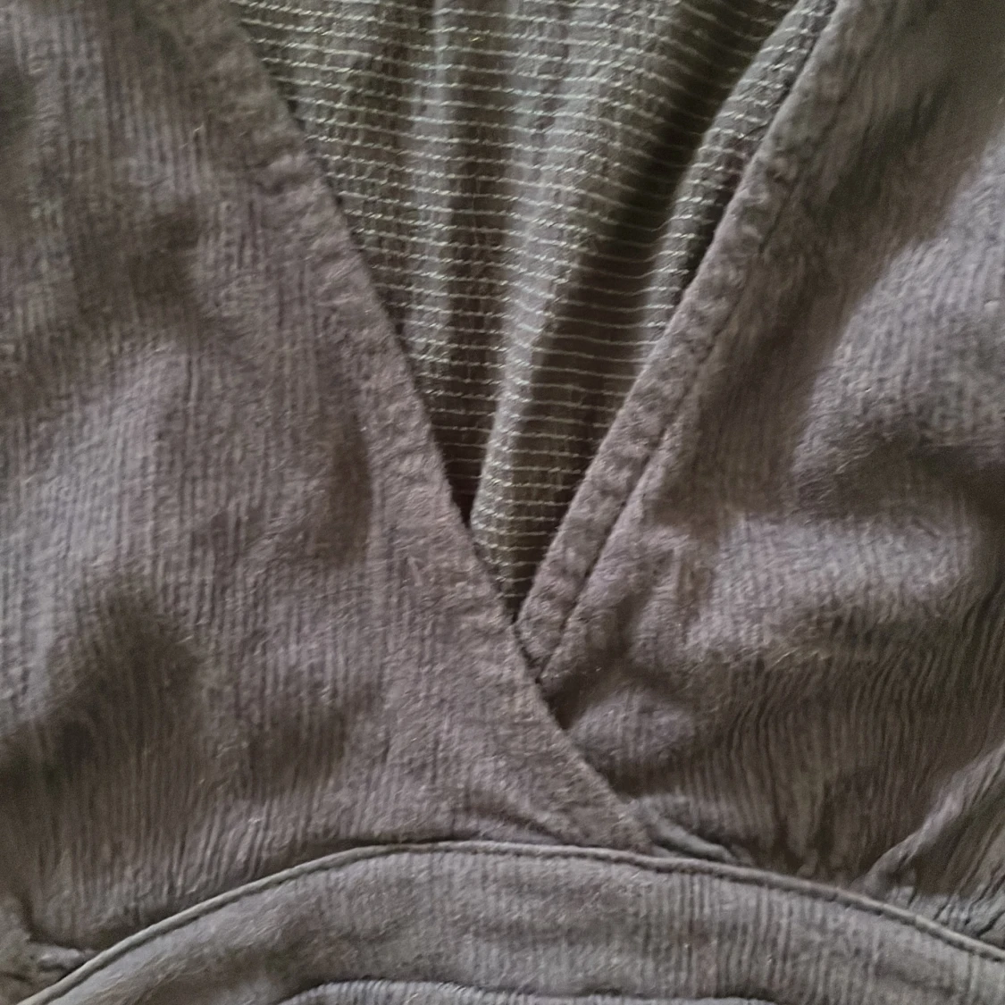 Mörkblå omlottopp med knytband - 2