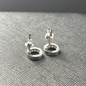 Edblad örhängen  - Jättefina örhängen från Edblad i silver, modellen ”Monaco Studs Mini Steel” som inte kommer till användning 😍 Nypris 299kr