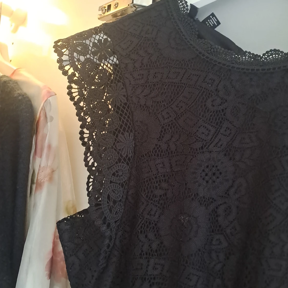 Svart spetsblus från Pieces - 2
