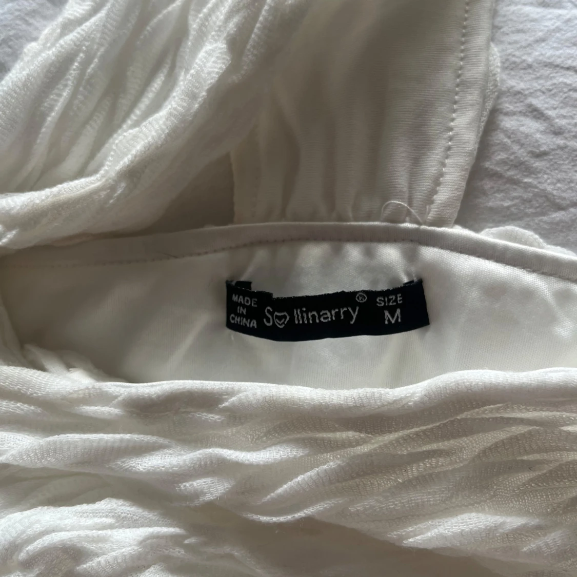 Vit oneshoulder topp från Millinary - 2