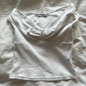 Zara topp - Supersnygg vit topp från Zara