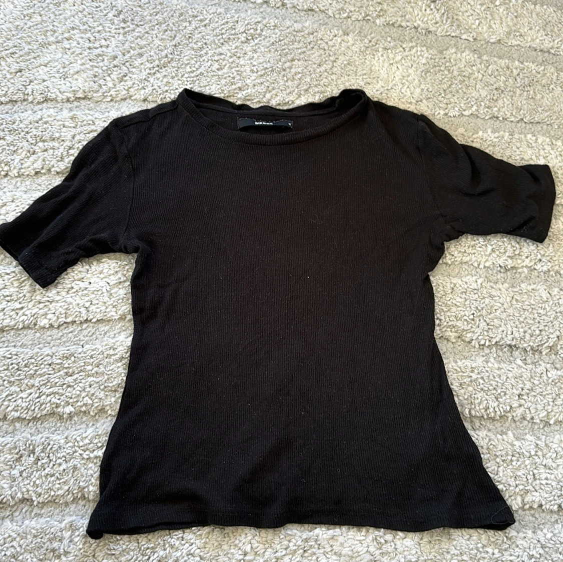 Svart ribbad t-shirt