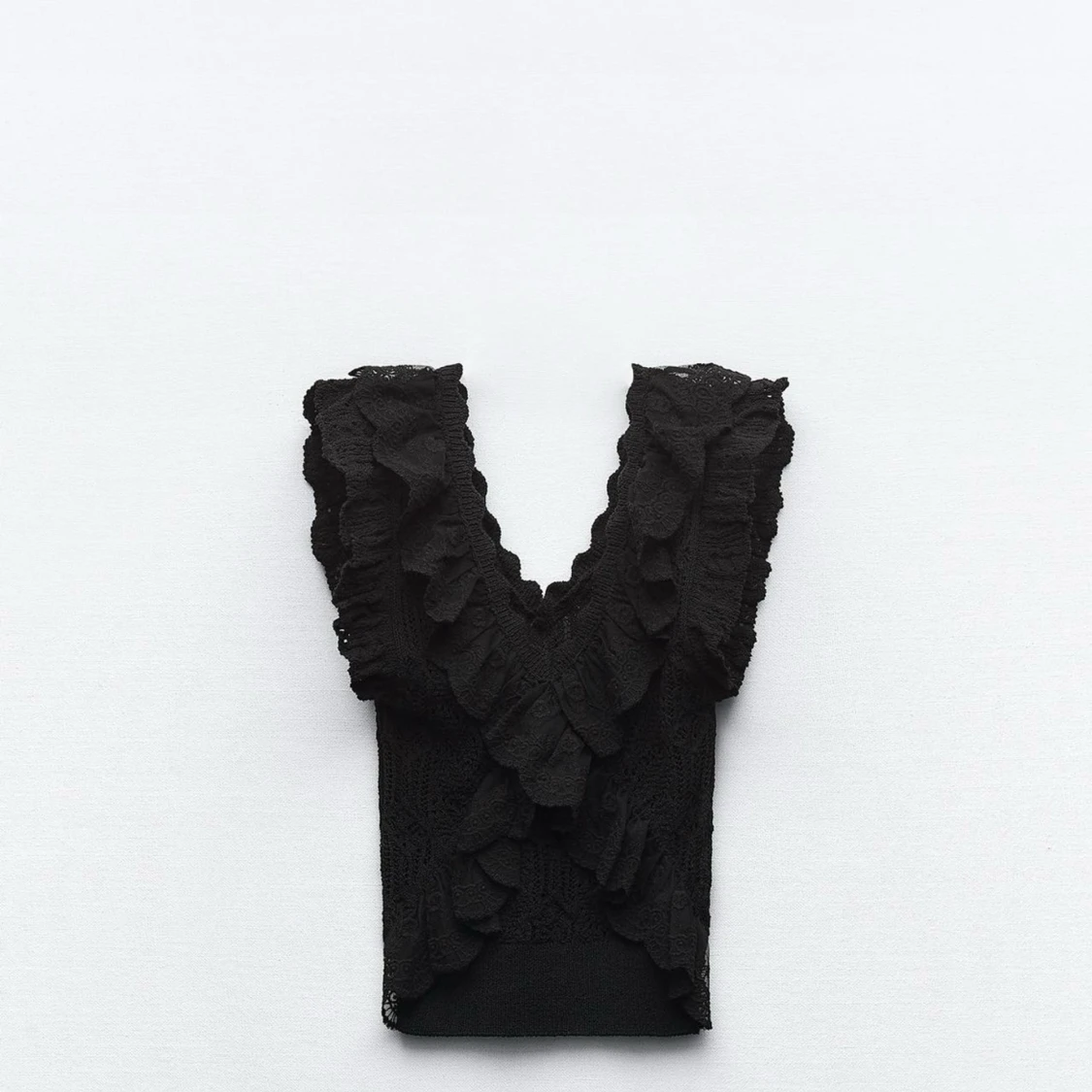 Svart volangtopp med spetsdetaljer - 2