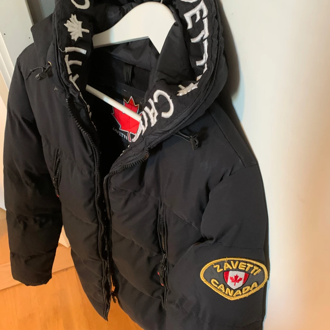 Svart pufferjacka från Zavetti Canada - 2