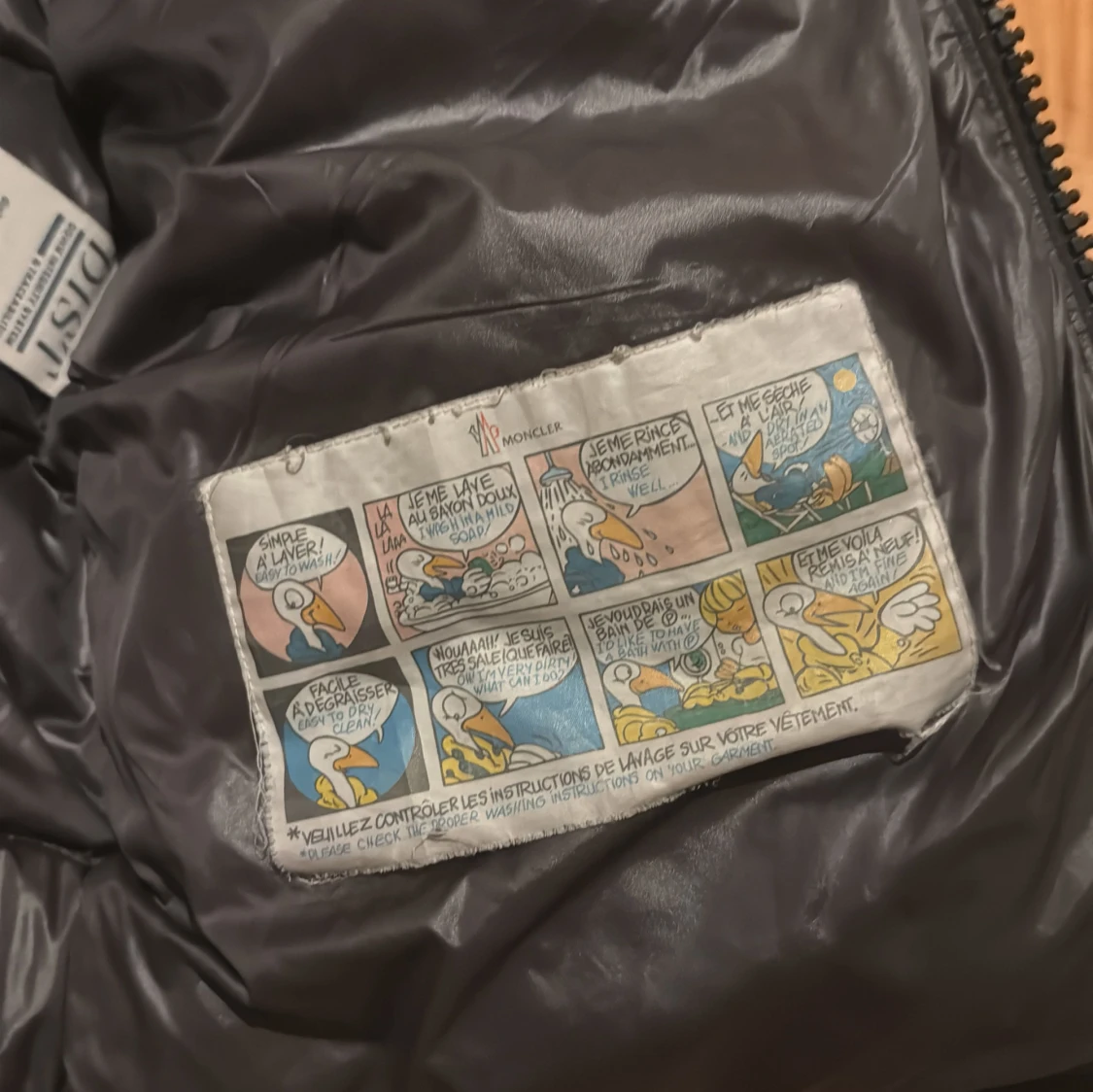 Svart dunjacka från Moncler - 2