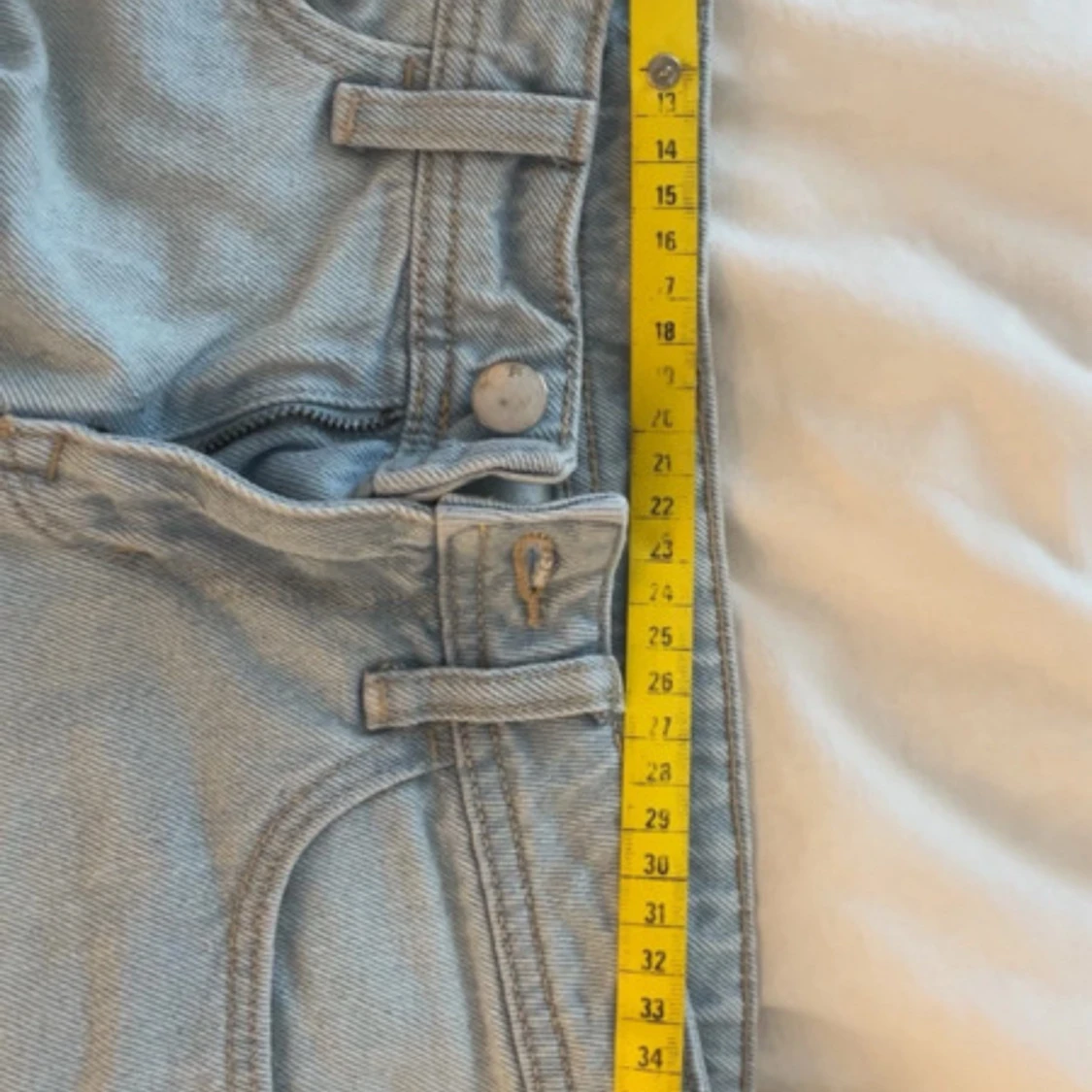 Ljusblåa jeansshorts från H&M Denim - 3