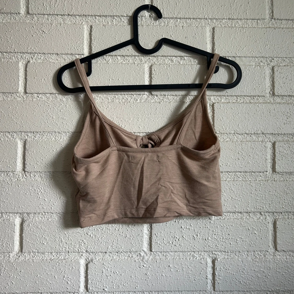 Beige croppad linnetopp från Bik Bok - 1