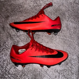 Nike Mercurial vapor XI elite sg - 7/10 condition, front a bit loose on 1 side. I’m Dutch so please all questions and offers in English. Payment can go through PayPal.