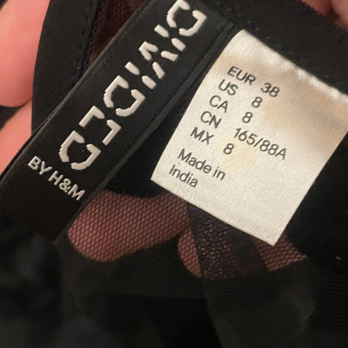 Svart prickig kortklänning från H&M Divided - 2