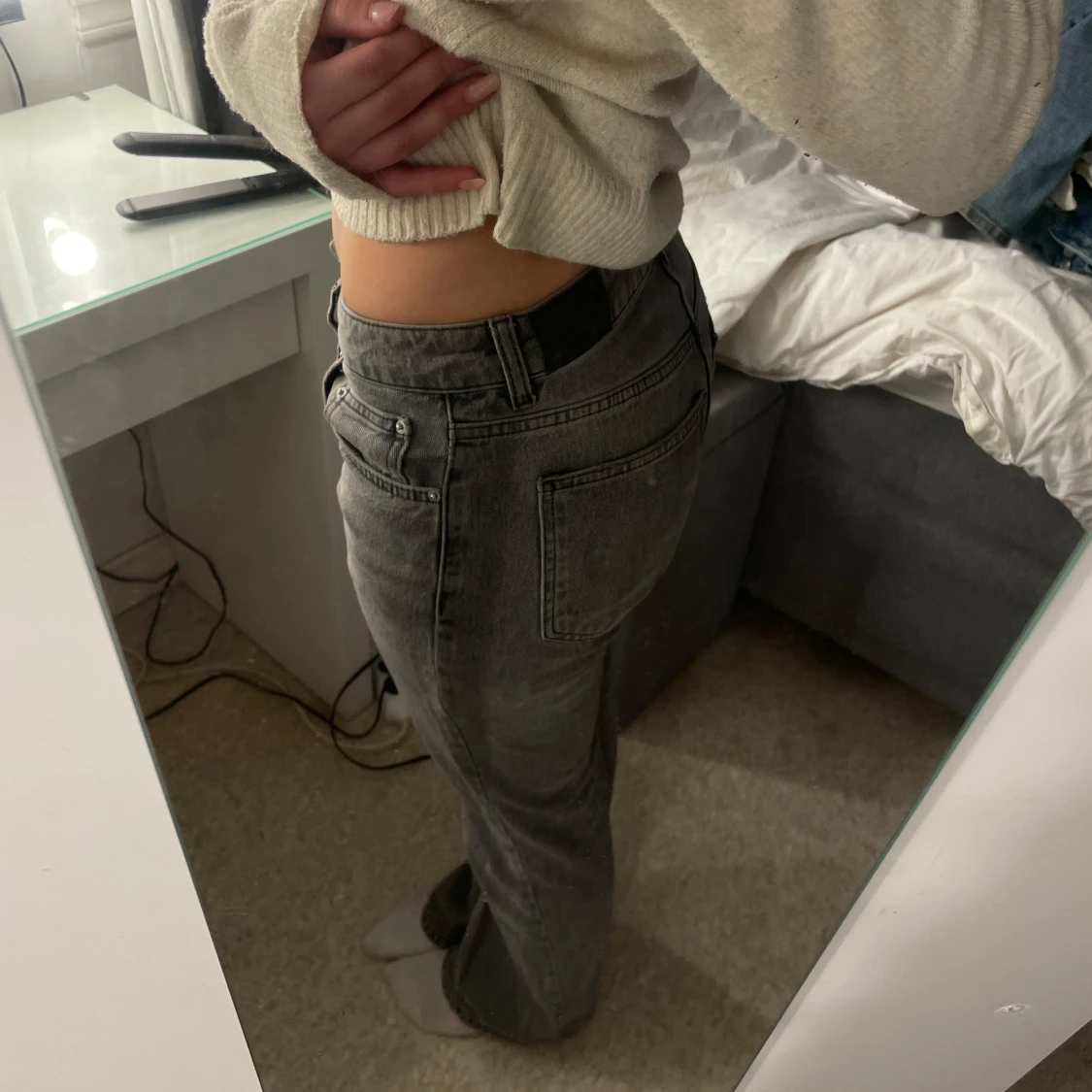 Gråa lågmidjade jeansbyxor - 3