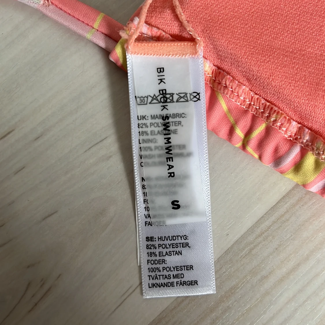 Rutig trekantsbikiniöverdel från Bik Bok - 2