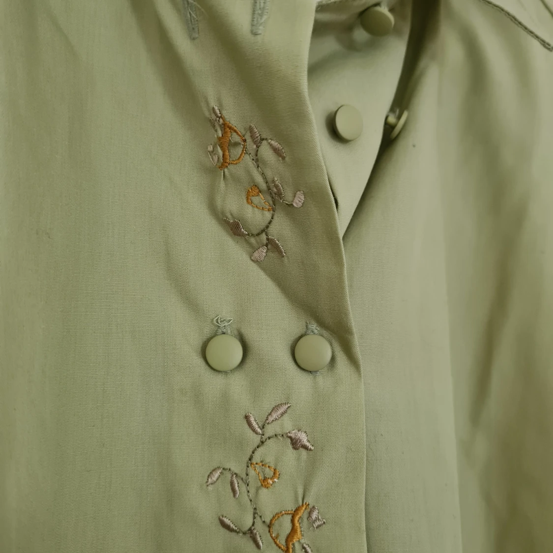 Ljusgrön broderad skjorta från Lolly Pop - 1