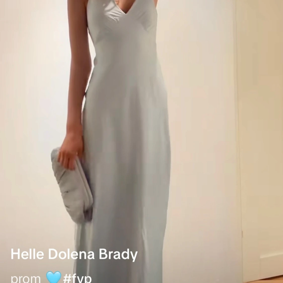 Ljusblå långklänning med öppen rygg och rosett - 4