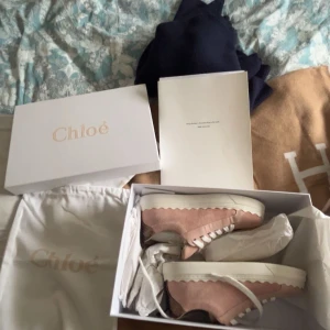Chloe sneakers  - Så finna och unika Chloe sneakers, mycket populära. Skriv vid frågor/intresse🩷