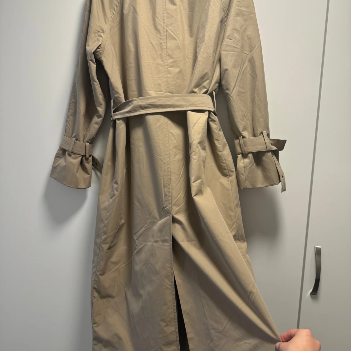 Beige trenchcoat med bälte - 1
