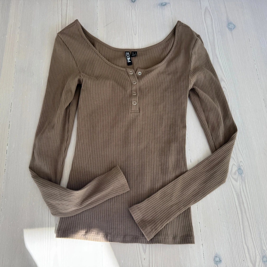 Brun ribbad topp  - 1