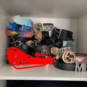 Fina märkes bälten - Fina bälten säljs pga resell vi har alla märken skriv till!! Juste allt är mellan 250 - 400  förutom den röda versace