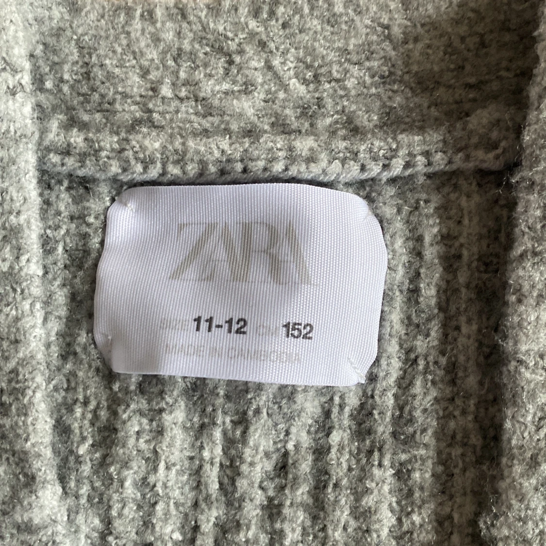 Grå stickad kofta från Zara - 1