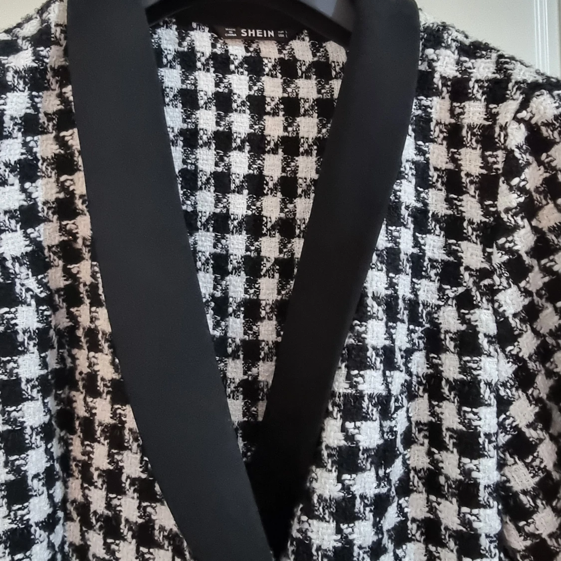 Svartvit rutig kappa från Shein - 2