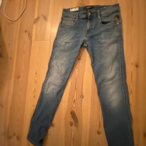 Replay byxor - Lite använda men inte jätte farligt stiliga och det ger lite smak att dom är slitna🤙