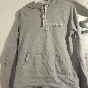 Grå hoodie  - Grå hoodie i storlek s