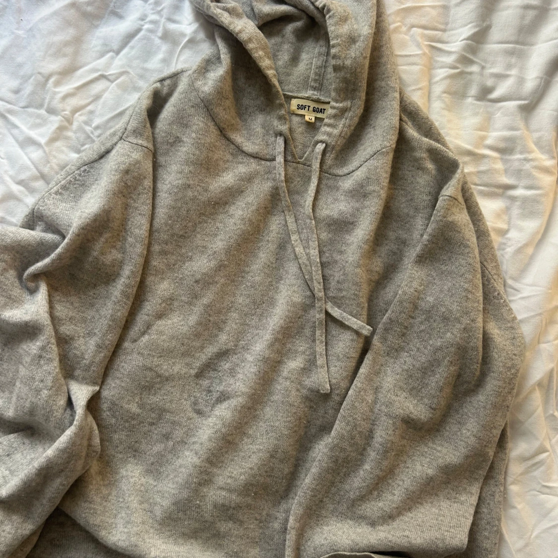 Grå Kashmir hoodie från Soft Goat - 1