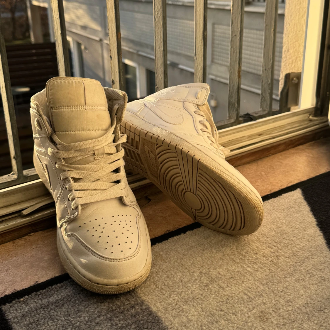 Jordan 1 Mid Triple White