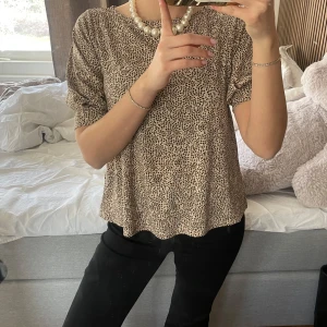 Prickig blus - Så vacker och vårig💞👏🏽