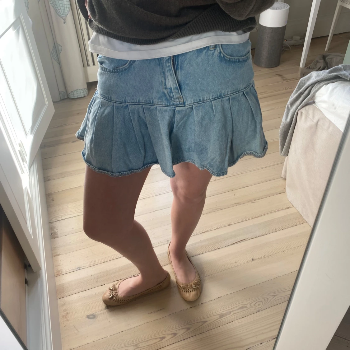 Blå jeanskjol med volang - 2