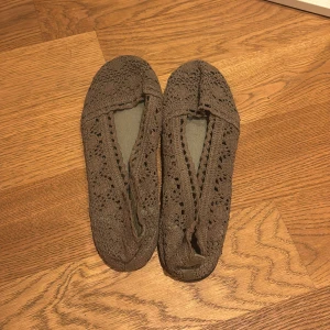 Olivgröna virkade ballerinaskor - Super fina o söta ballerina skor som tyvärr aldrig kommer till användning💞💞