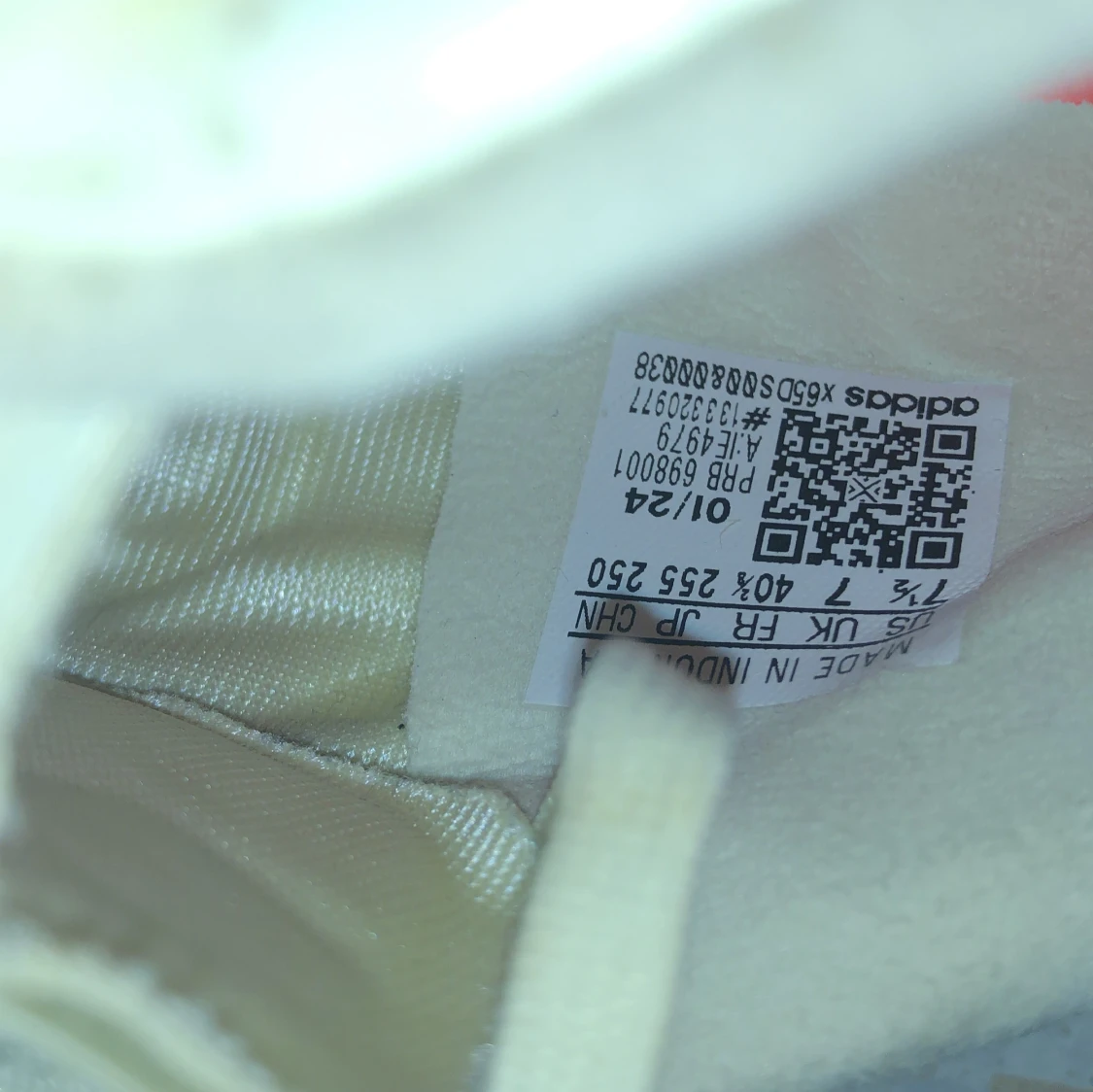 Vita fotbollsskor från Adidas - 2