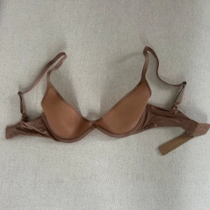 Skims bh - En bh från Skims i färgen Sienna. Helt oanvänd med lappen kvar. 