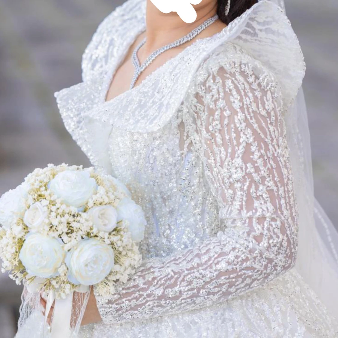 Vit glittrig brudklänning - 4