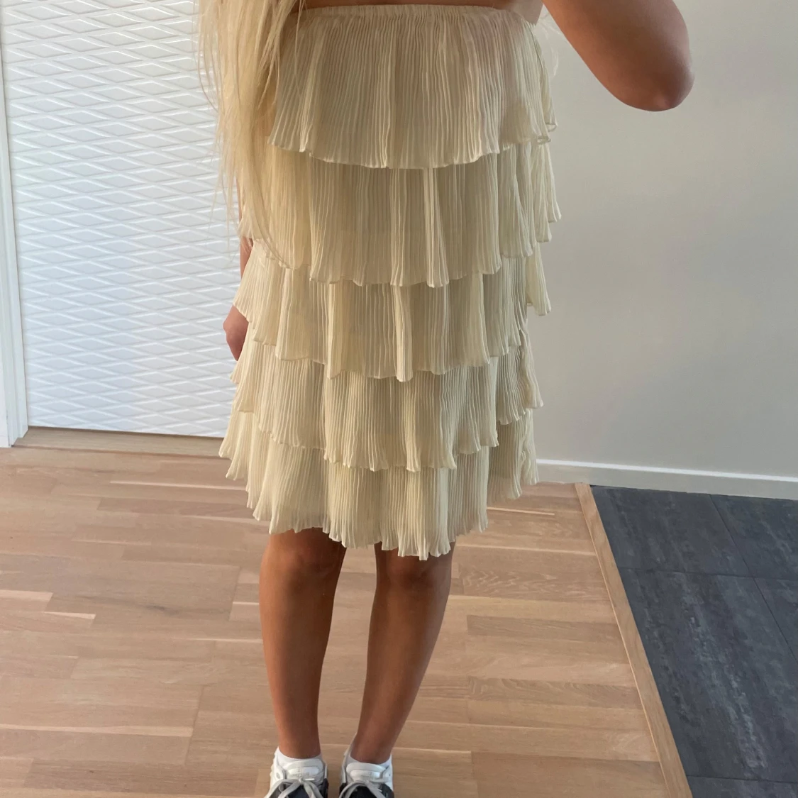 Beige/ ljusgul axelbandslös klänning - 2