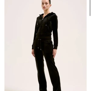 Juicy couture sett - Säljer svart juicy sett eftersom använder inte, storlek xs i båda 