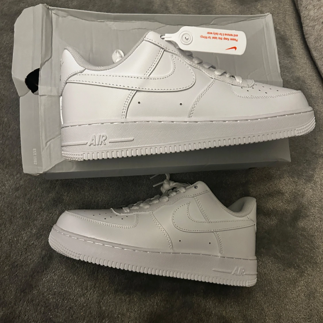 Nike Air Force 1 Low helvita sneakers - 1