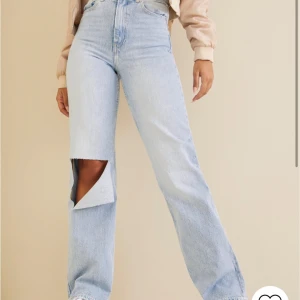Jeans - Super coola jeans från dr denim i storlek 25/32. Bra skick förutom att en hylsa har släppt (se sista bilden). Nypris 799🥰
