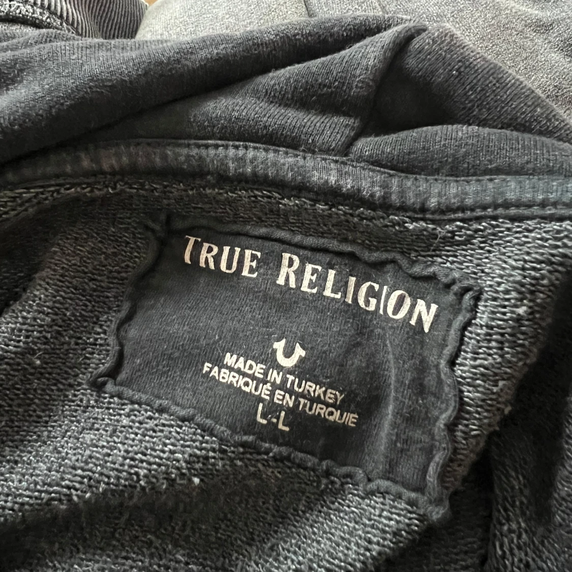 Mörkgrå hoodie från True Religion - 2