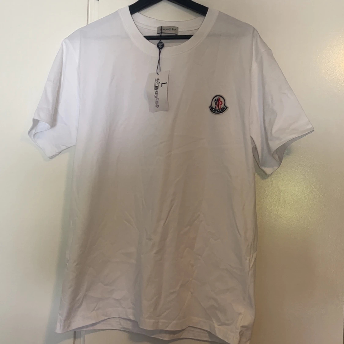 Vit Moncler t-shirt med logga