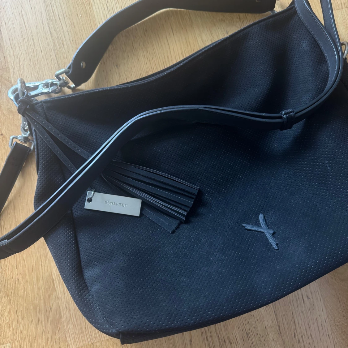 Svart axelväska från Suri Frey - 1